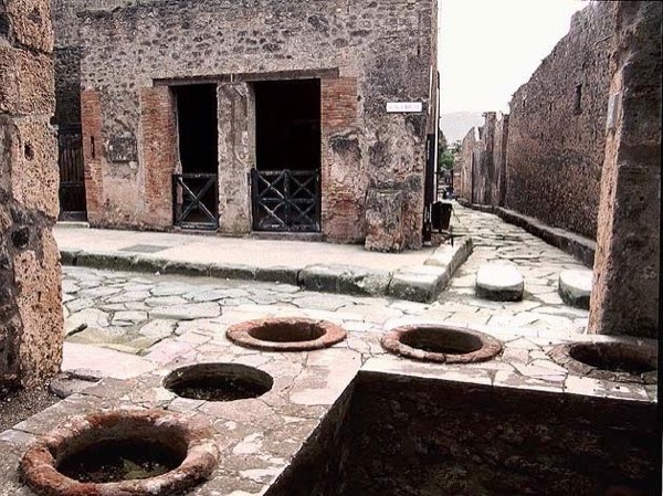 Uncover Pompeii and Herculaneum with Roberto your personal Archaeologist