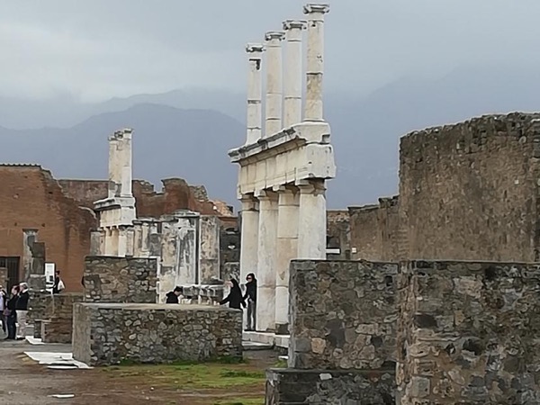 Enjoy an amazing walking tour in Ancient Pompeii