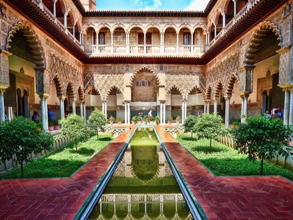 Royal Alcazar & Cathedral Walking Tour