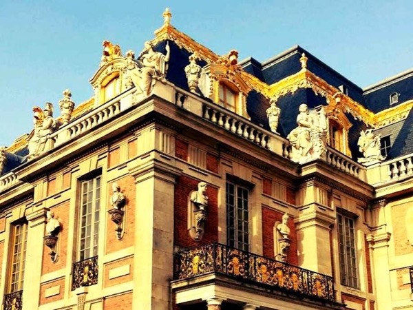 Versailles Castle and the Royal Apartments of the Sun King