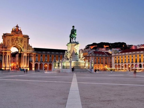 Discover Lisbon's highlights Half Day Tour