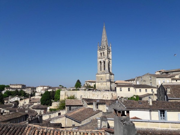 Day trip to Saint Emilion + wine tasting and lunch