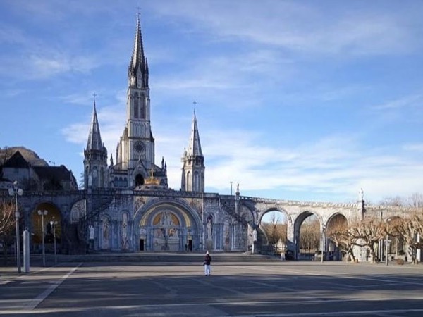 Private spiritual walking tour in Lourdes