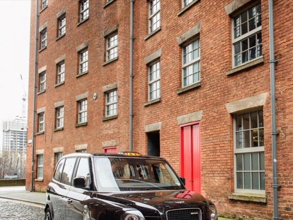 Discover Manchester Taxi Tour - 4 hours