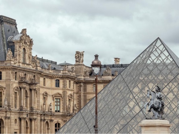 the Louvre : Highlights of the museum in a private tour