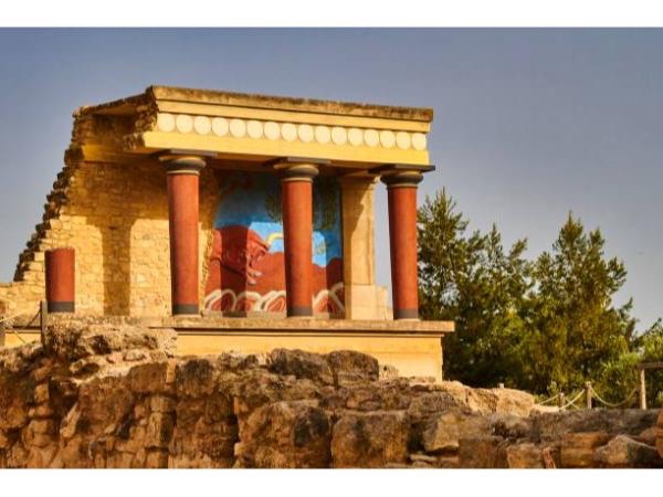 Minoan Wonders & Heraklion City Tour